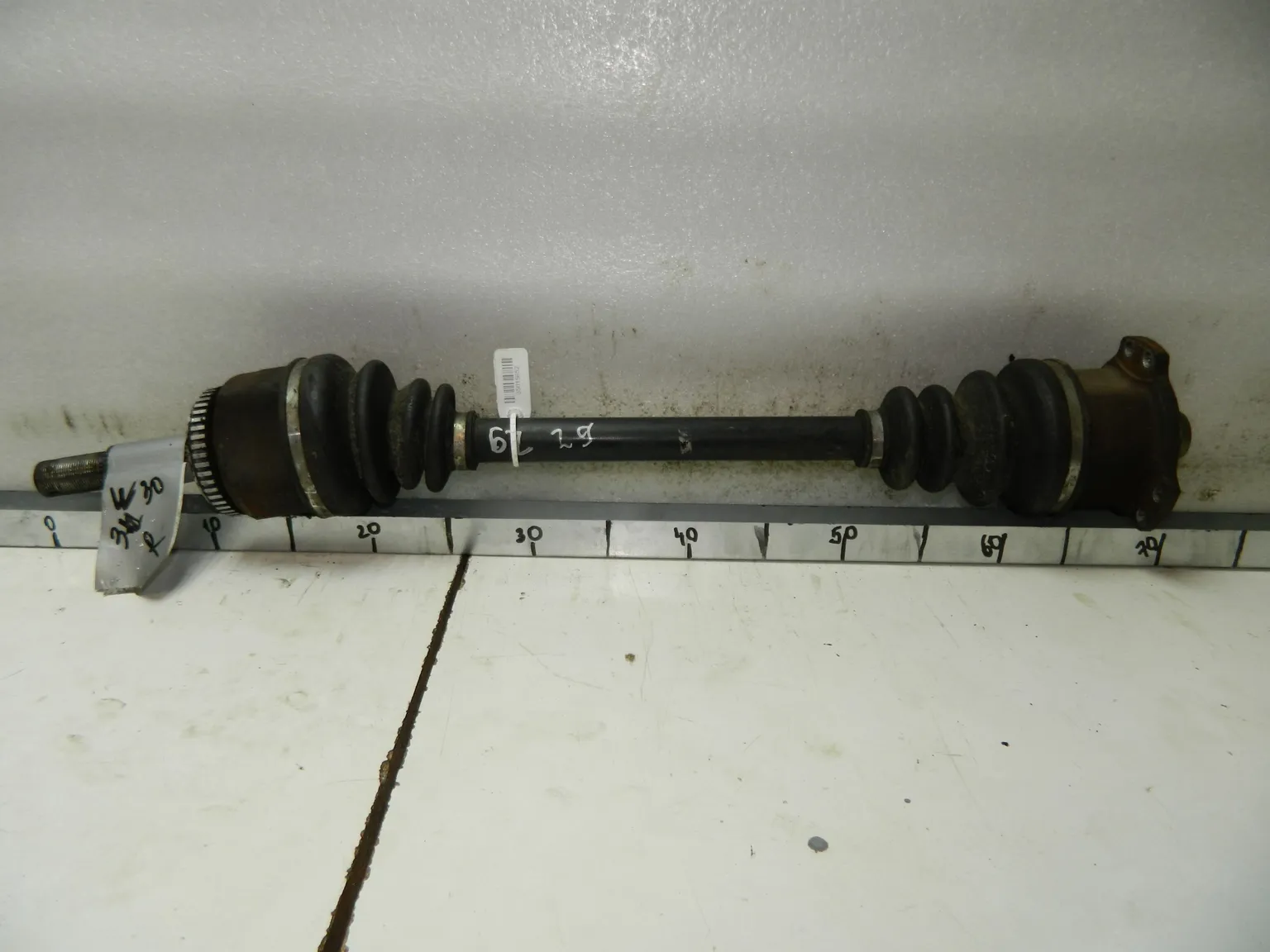 Привод NISSAN LARGO W30 KA24 Зад Прав (Контрактный) 35015652