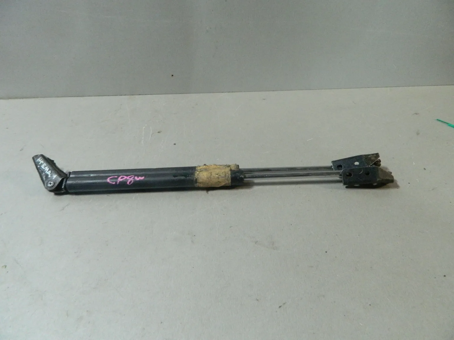 Амортизатор багажника MAZDA PREMACY CP8W (Контрактный) 81532119