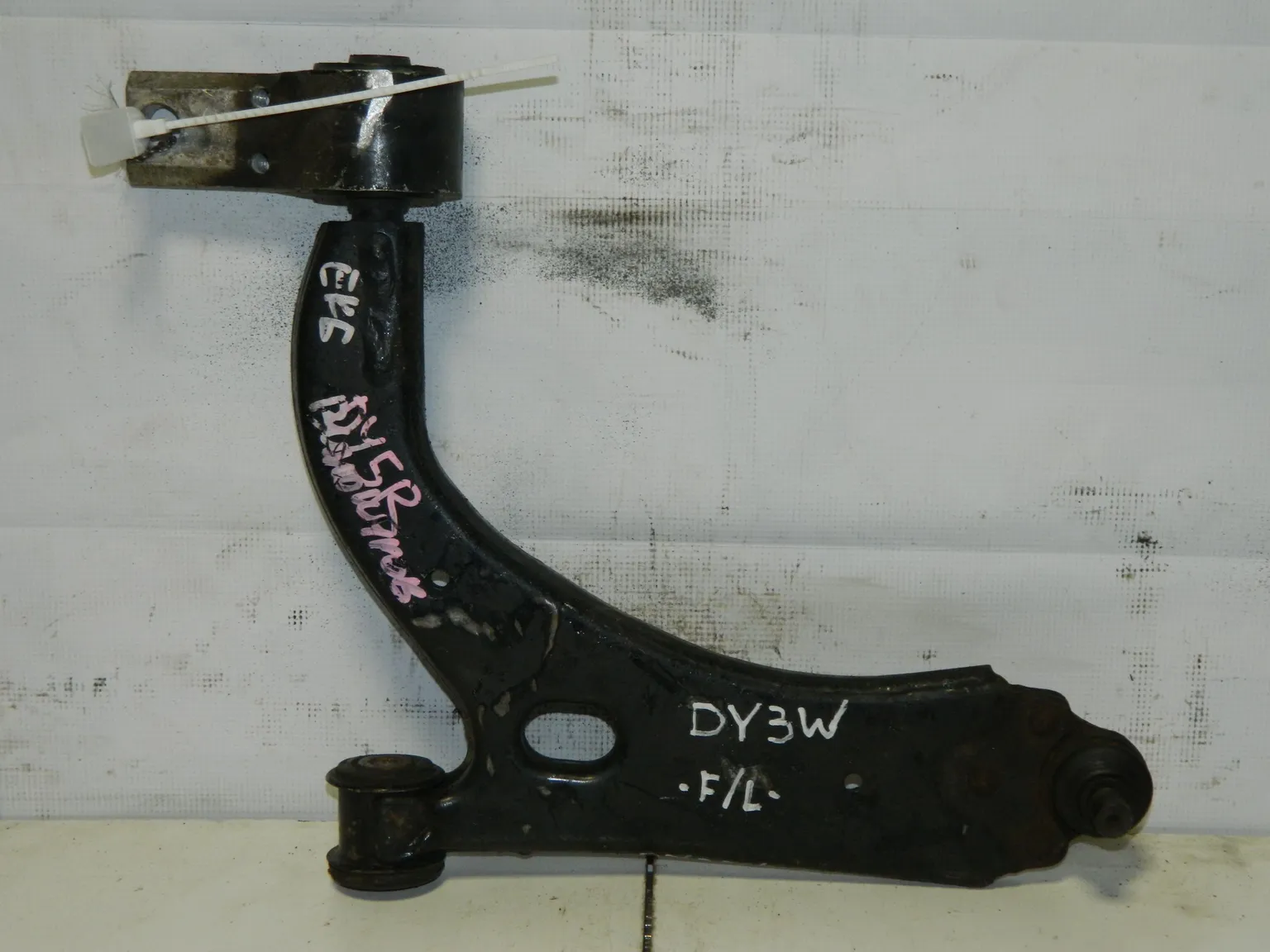 Рычаг подвески MAZDA DEMIO DY3W Перед Лев (Контрактный) 45993561