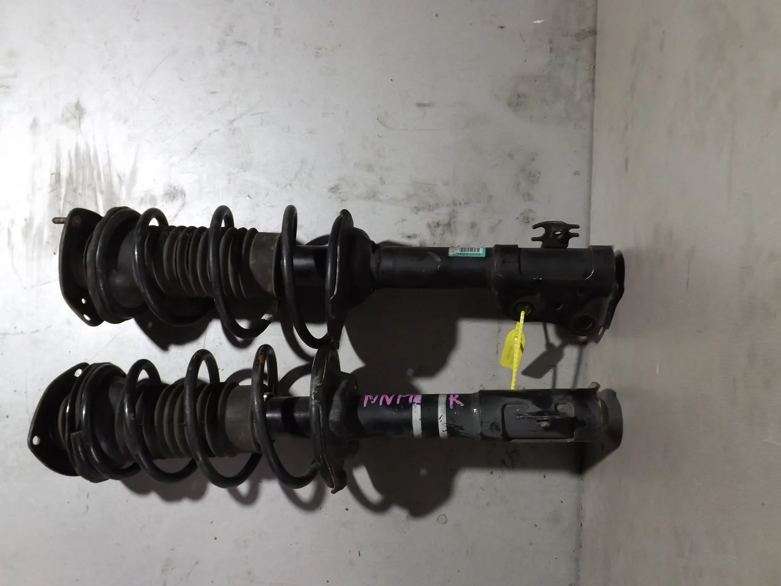 Стойка подвески TOYOTA PORTE NNP11 Перед Пара (Контрактный) 94603582