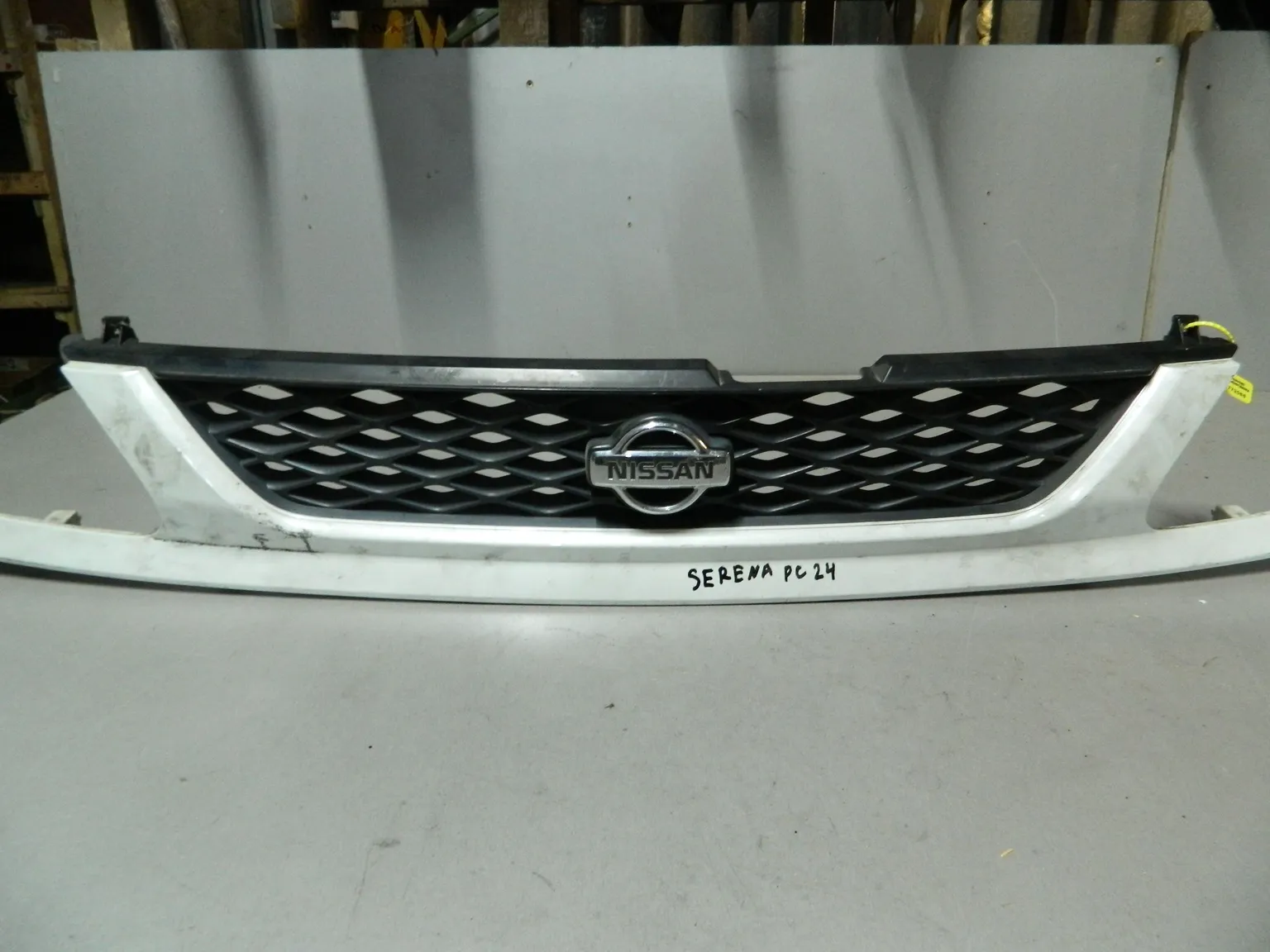 Решетка радиатора NISSAN SERENA PC24 (Контрактный) 79773066