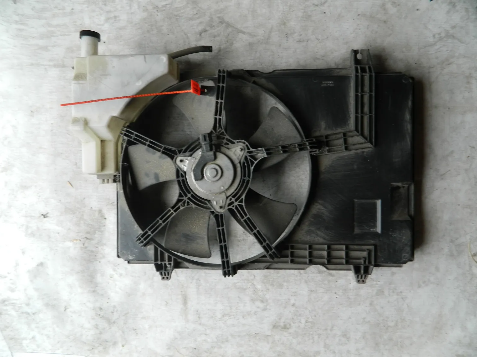 Диффузор радиатора NISSAN AD VAY12 (Контрактный) 72367908