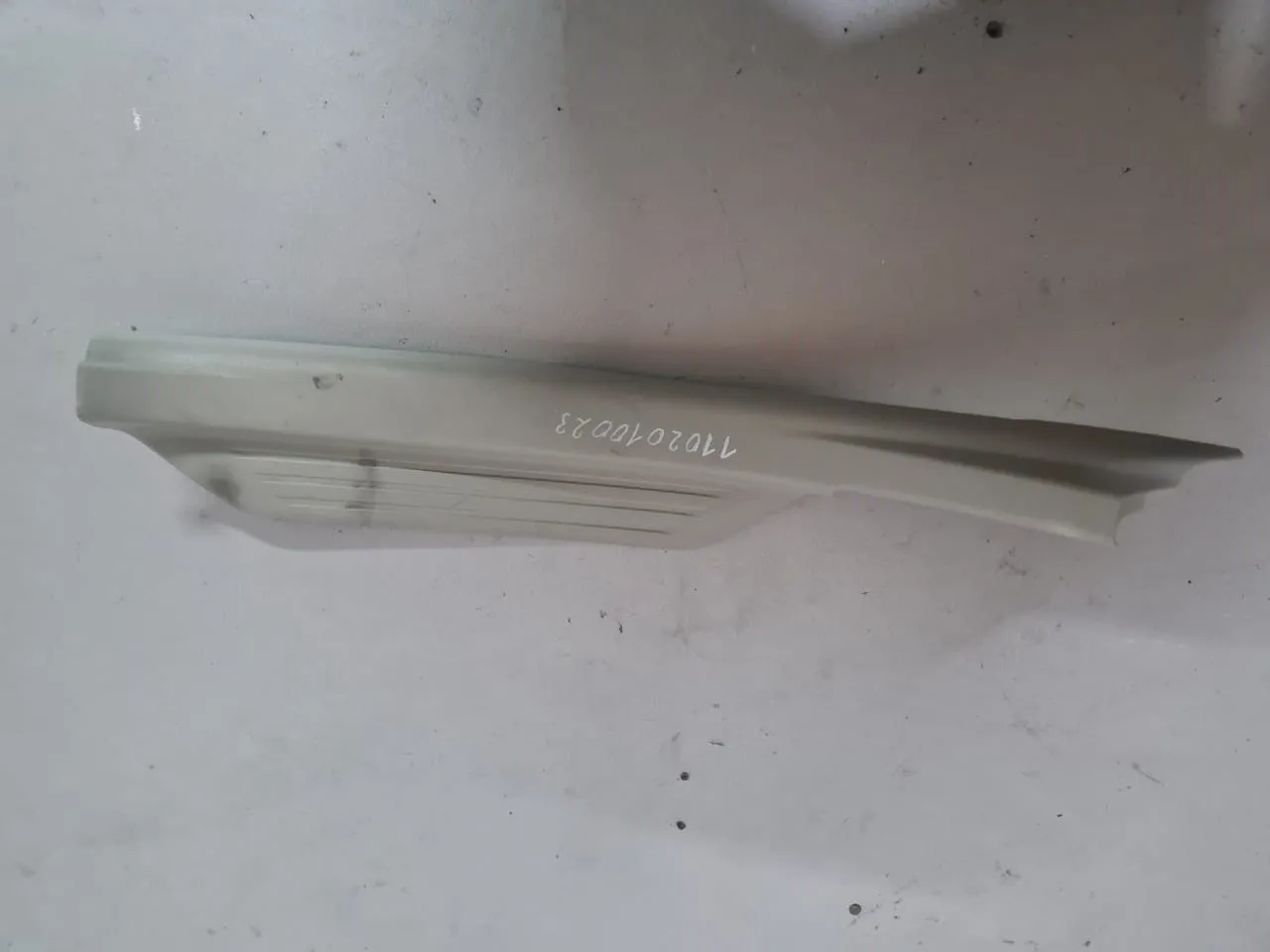 Накладка на порог внутренняя TOYOTA CAMRY ACV40 Задн Лев (Контрактный) 1102010023