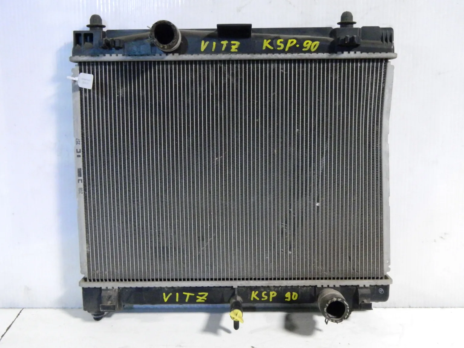 Радиатор ДВС TOYOTA VITZ KSP90 (Контрактный) 69586110