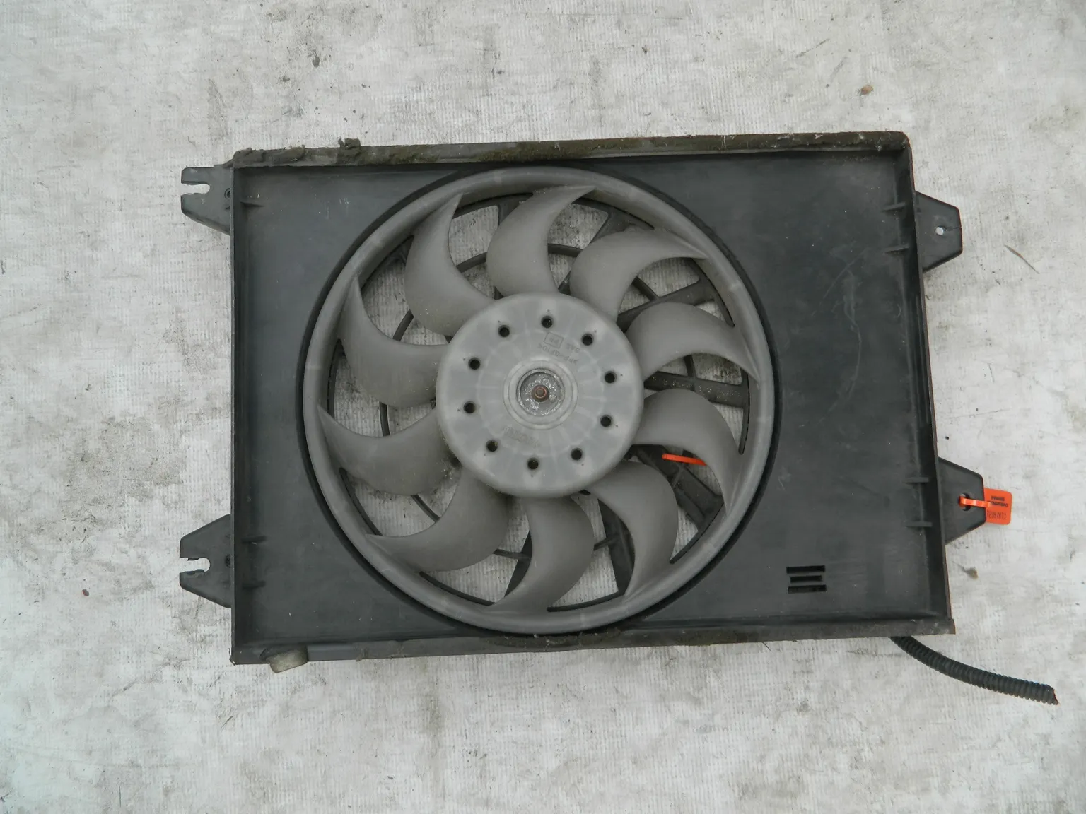 Диффузор радиатора MITSUBISHI PAJERO iO H66W (Контрактный) 72367873