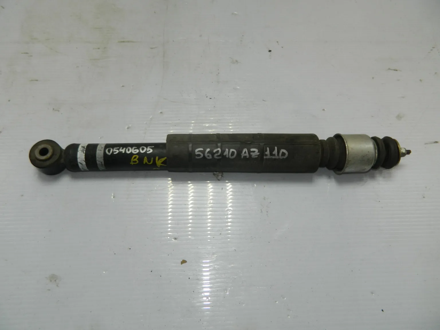 Амортизатор NISSAN MARCH BNK12 CR14DE Зад (Контрaктный) 56210AZ110