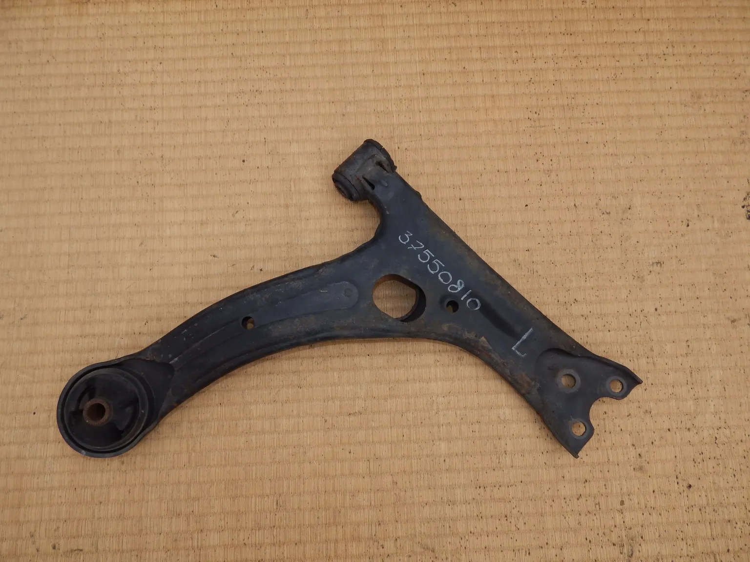 Рычаг подвески TOYOTA AVENSIS AZT250 Перед Лев (Контрактный) 37550810