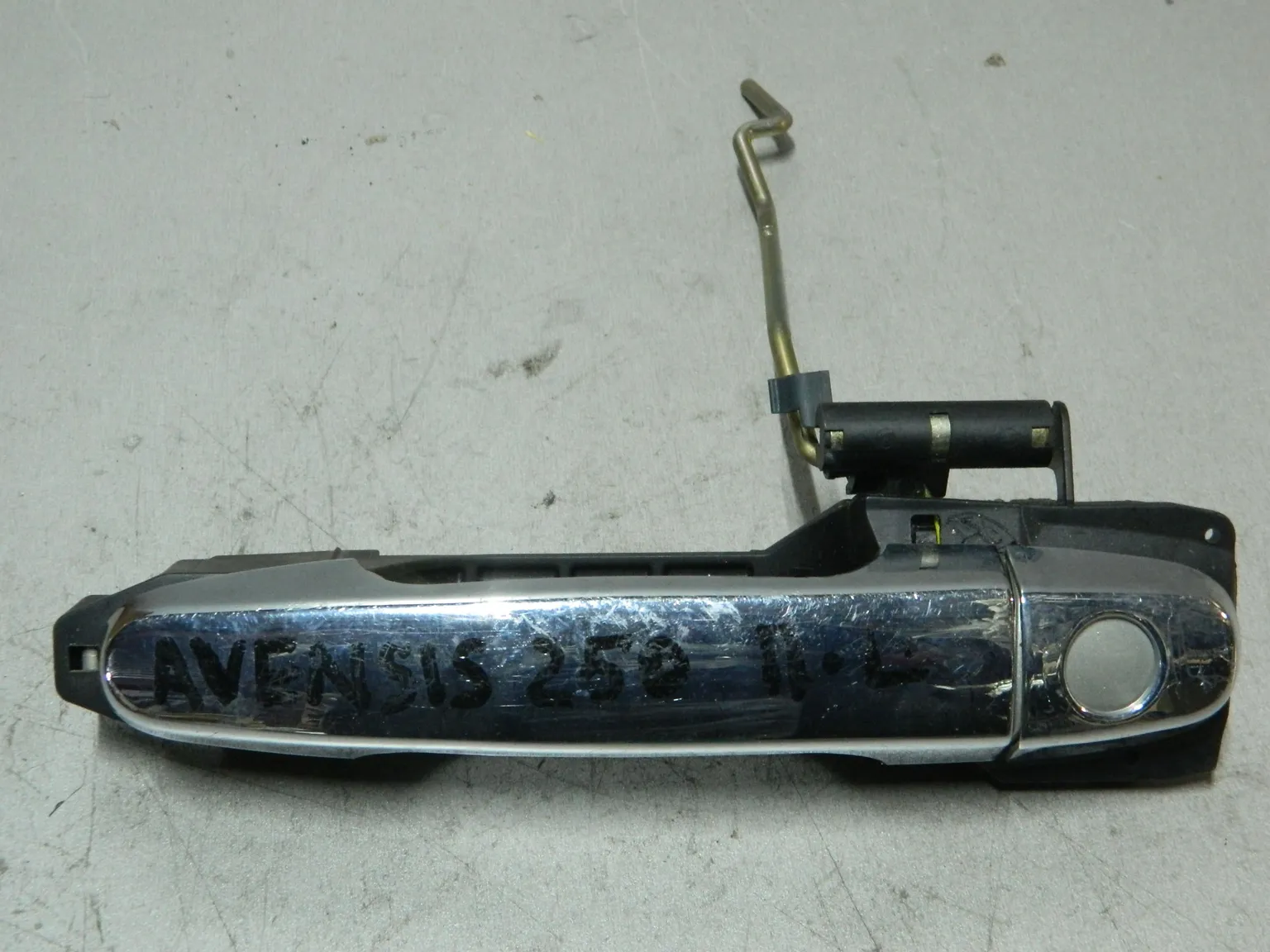 Ручка двери наружная TOYOTA AVENSIS AZT250 Перед Лев (Контрактный) 81528563