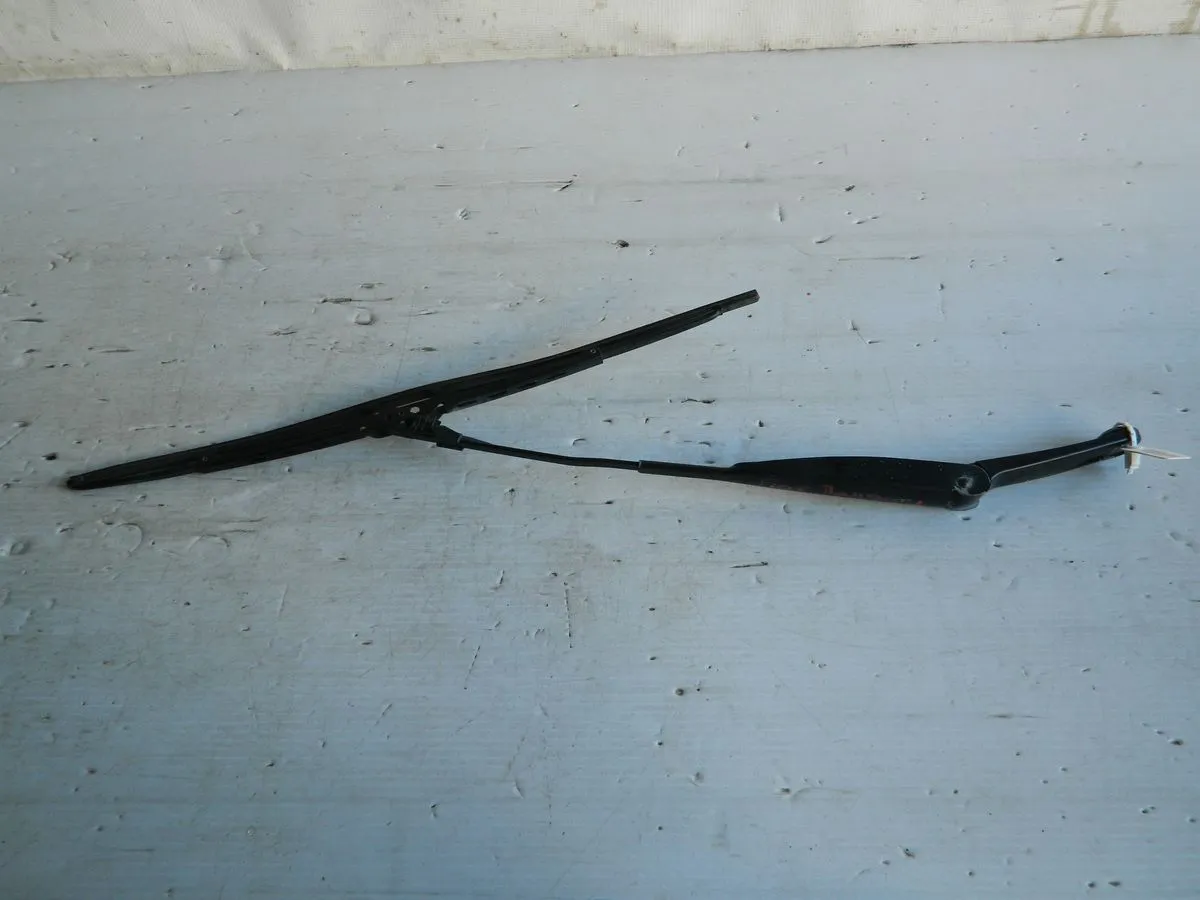 Поводок стеклоочистителя FIAT PANDA Перед Лев (Б/У)