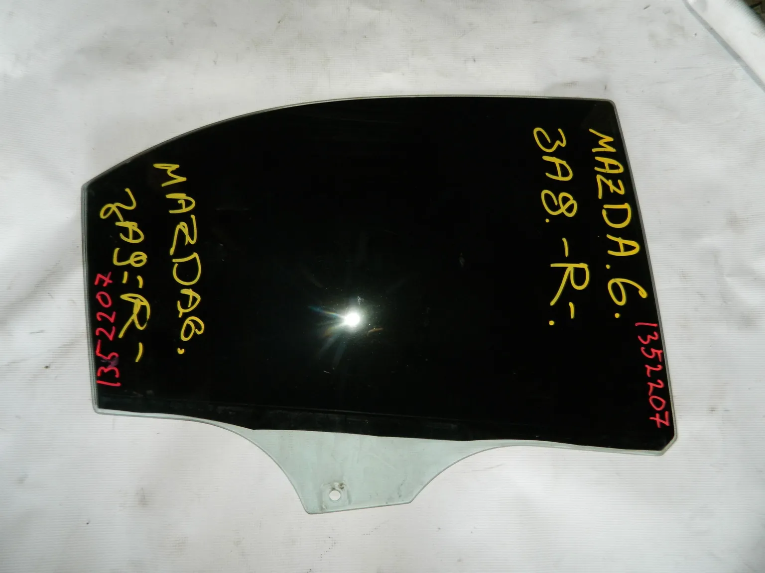 Стекло двери MAZDA 6 Задн. Прав (Контрактный) 1352207