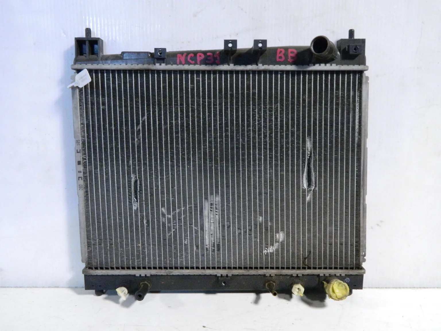 Радиатор ДВС TOYOTA BB NCP31 (Контрактный) 69586578