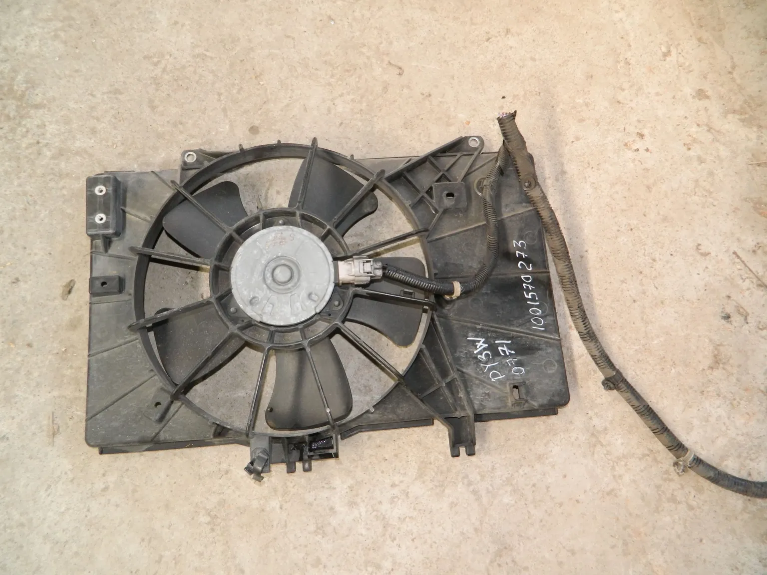 Диффузор радиатора MAZDA DEMIO DY3W (Контрактный) 1001570273