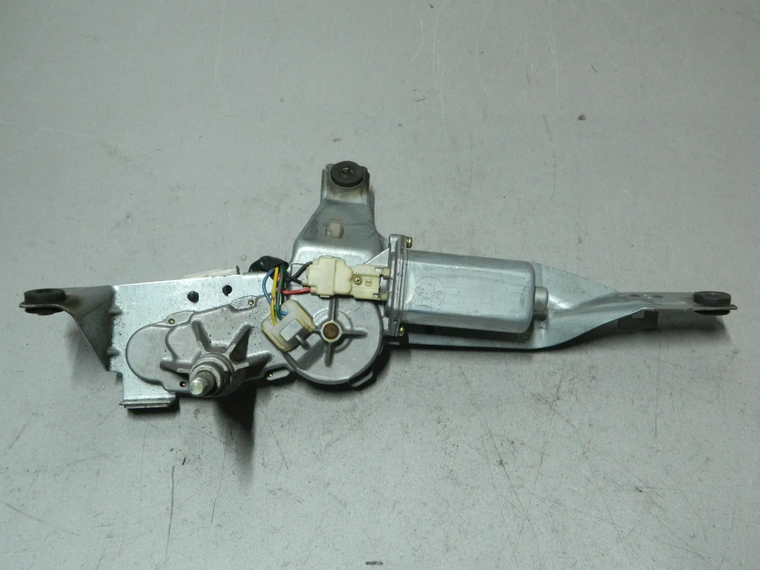 Мотор заднего дворника NISSAN RNESSA PNN30 (Контрактный) 81528752