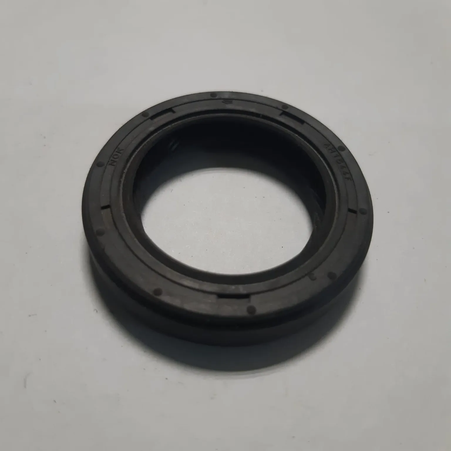 Сальник NOK AH1544F0 HONDA 28x42x8