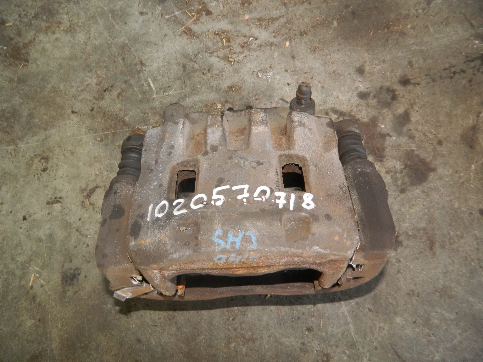 Суппорт SUBARU FORESTER SHJ Перед Прав (Контрактный) 1020570718