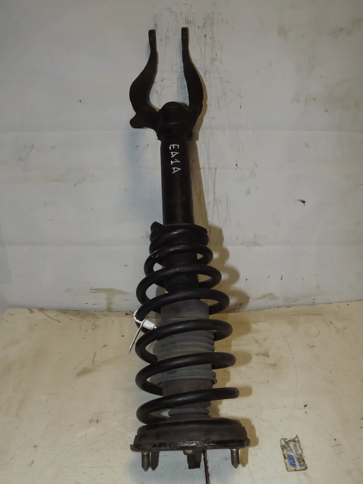 Стойка подвески MITSUBISHI GALANT EA1A Перед Лев (Контрактный) 35023532