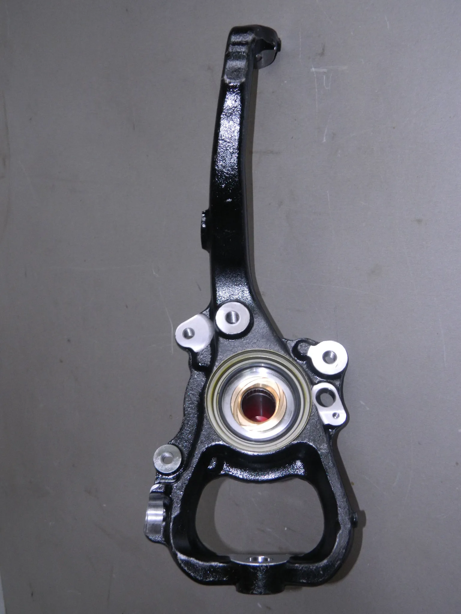 Кулак поворотный GENERAL PARTS 4320260020 TOYOTA LAND CRUISER UZJ100 98-02 Перед Лев