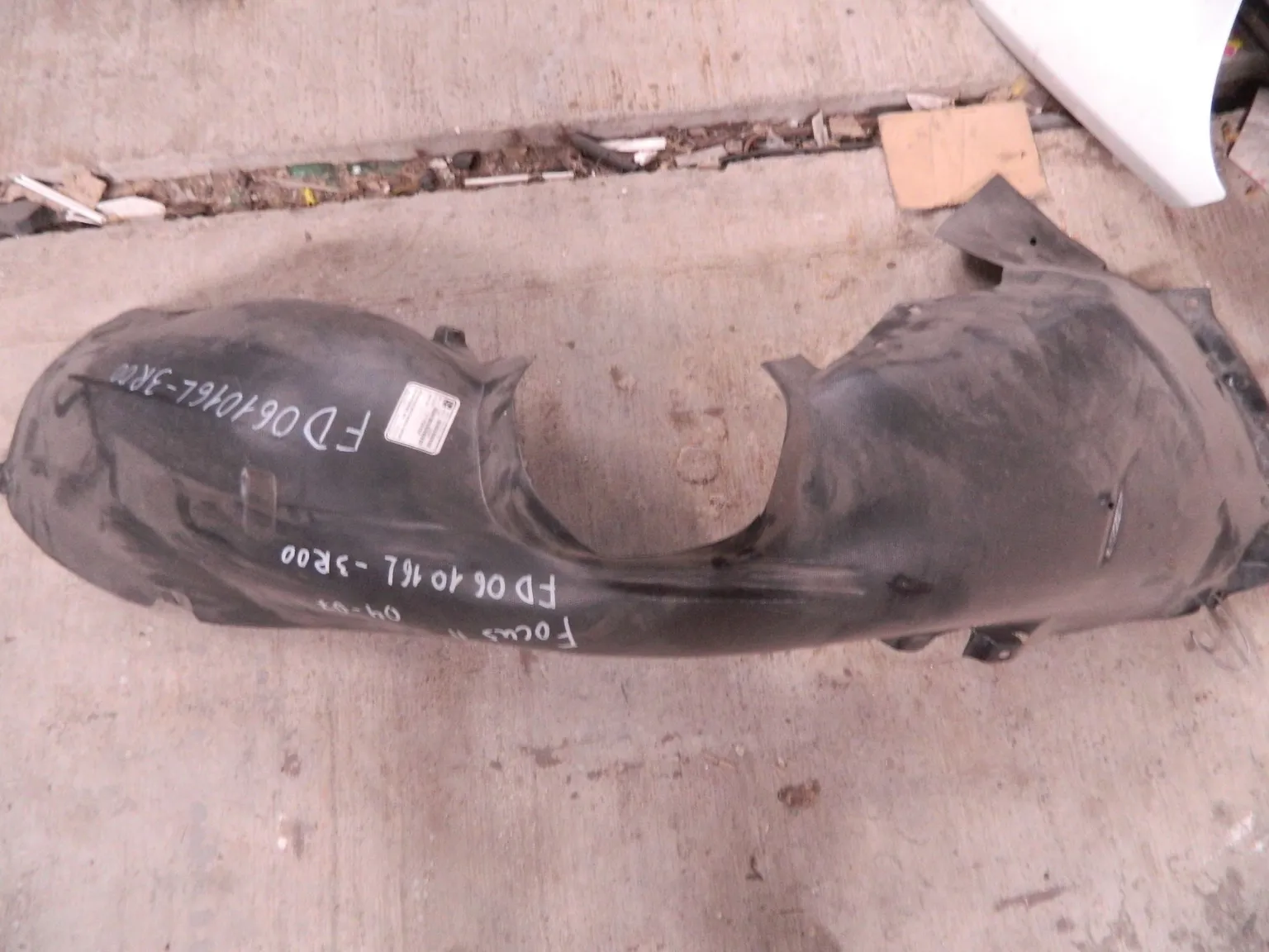 Подкрылок API FD061016L3R00 FORD FOCUS II CB4 RH 2004 - 2011