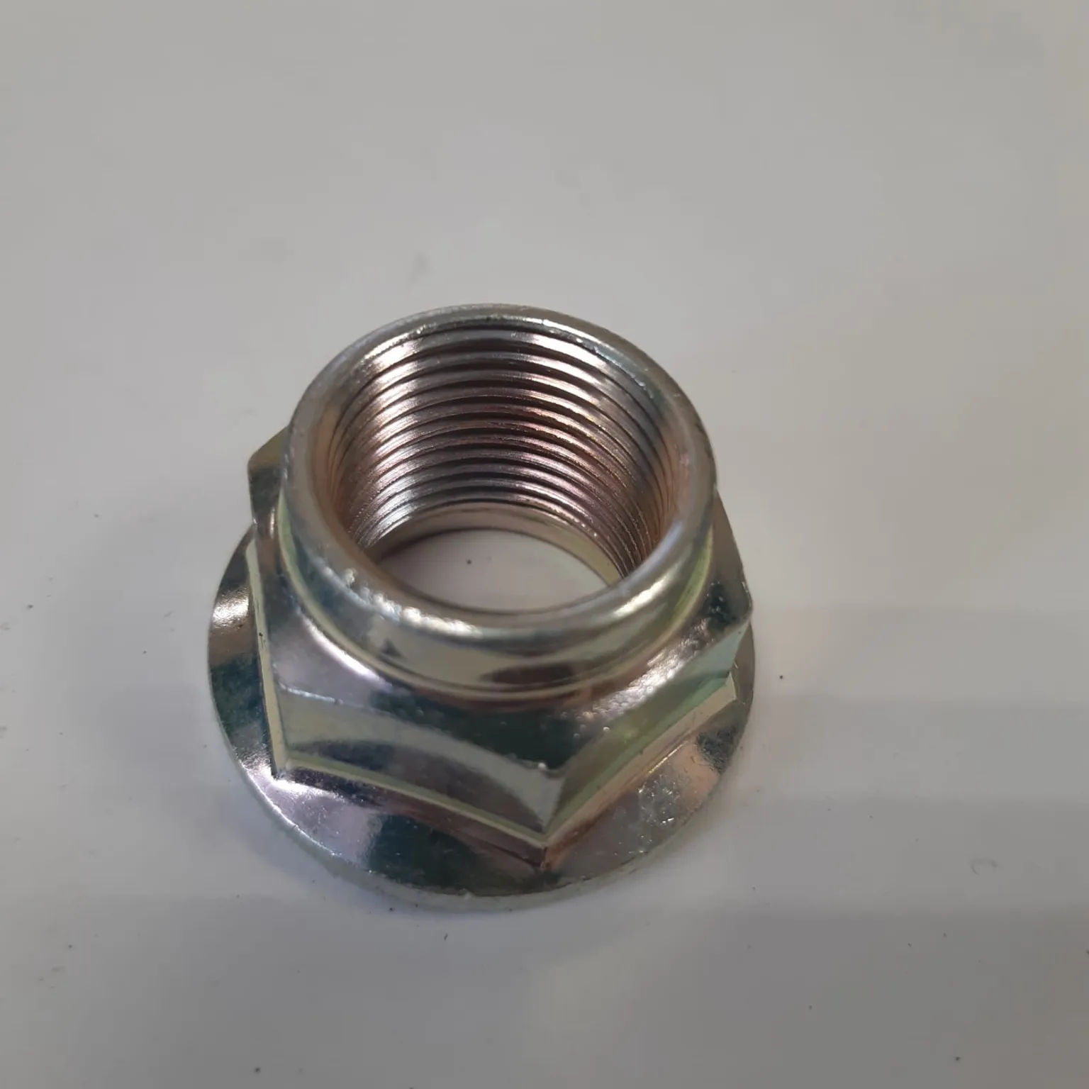 Гайка SGP 2737560A00 SUZUKI Grand Vitara