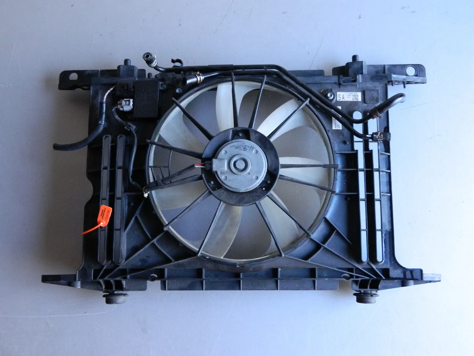 Диффузор радиатора TOYOTA AVENSIS ZRT272 3ZRFAE (Контрактный) 72367285