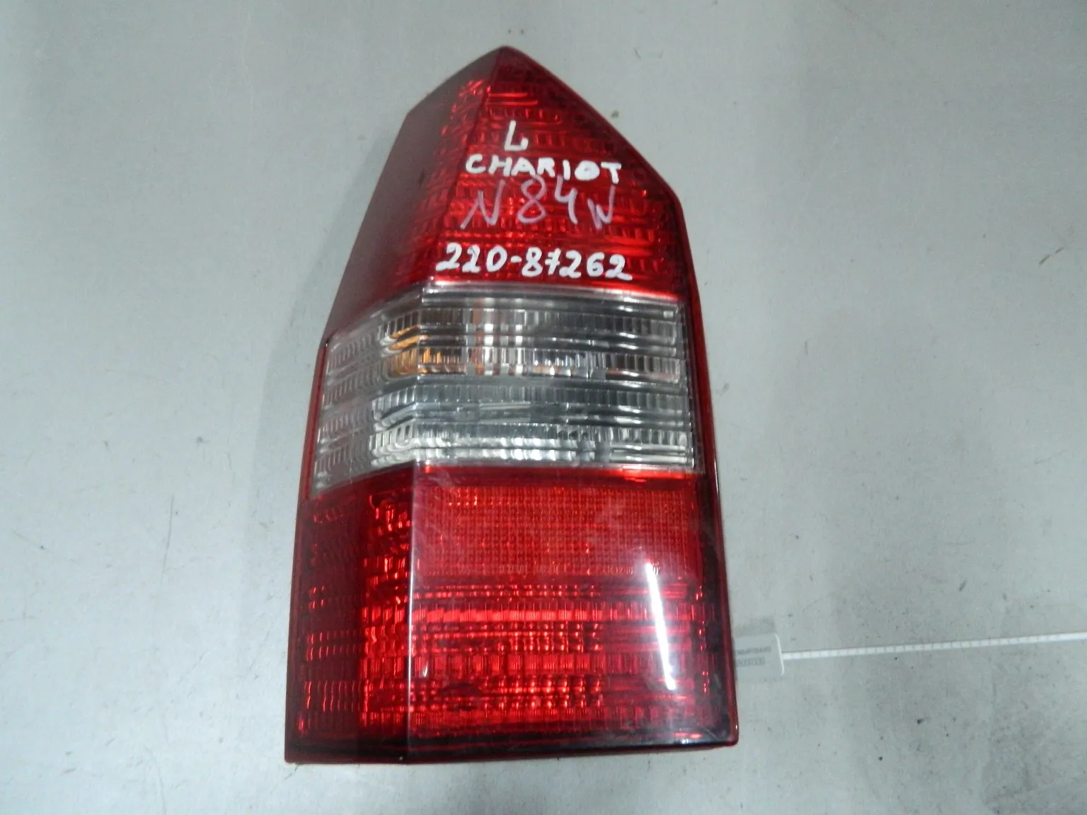 Фонарь MITSUBISHI CHARIOT N84W Зад Лев (Контрактный) 68000330