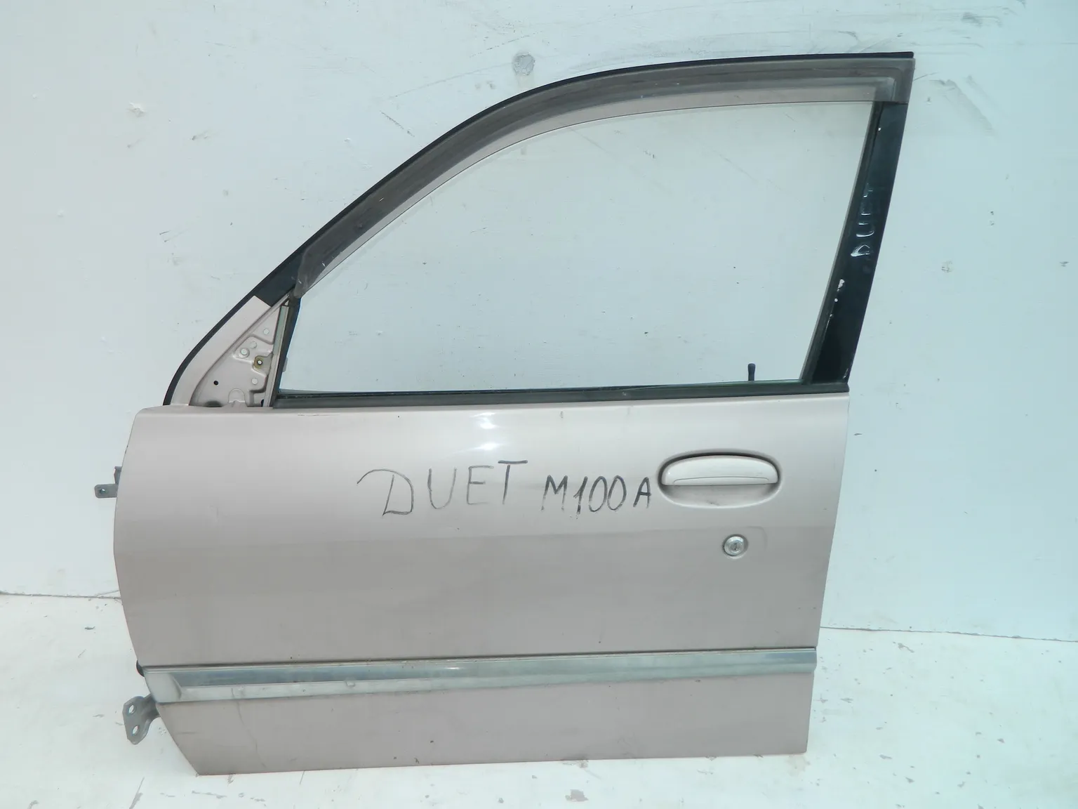 Дверь TOYOTA DUET M100A Перед Лев (Контрактный) 46098006 6700297201