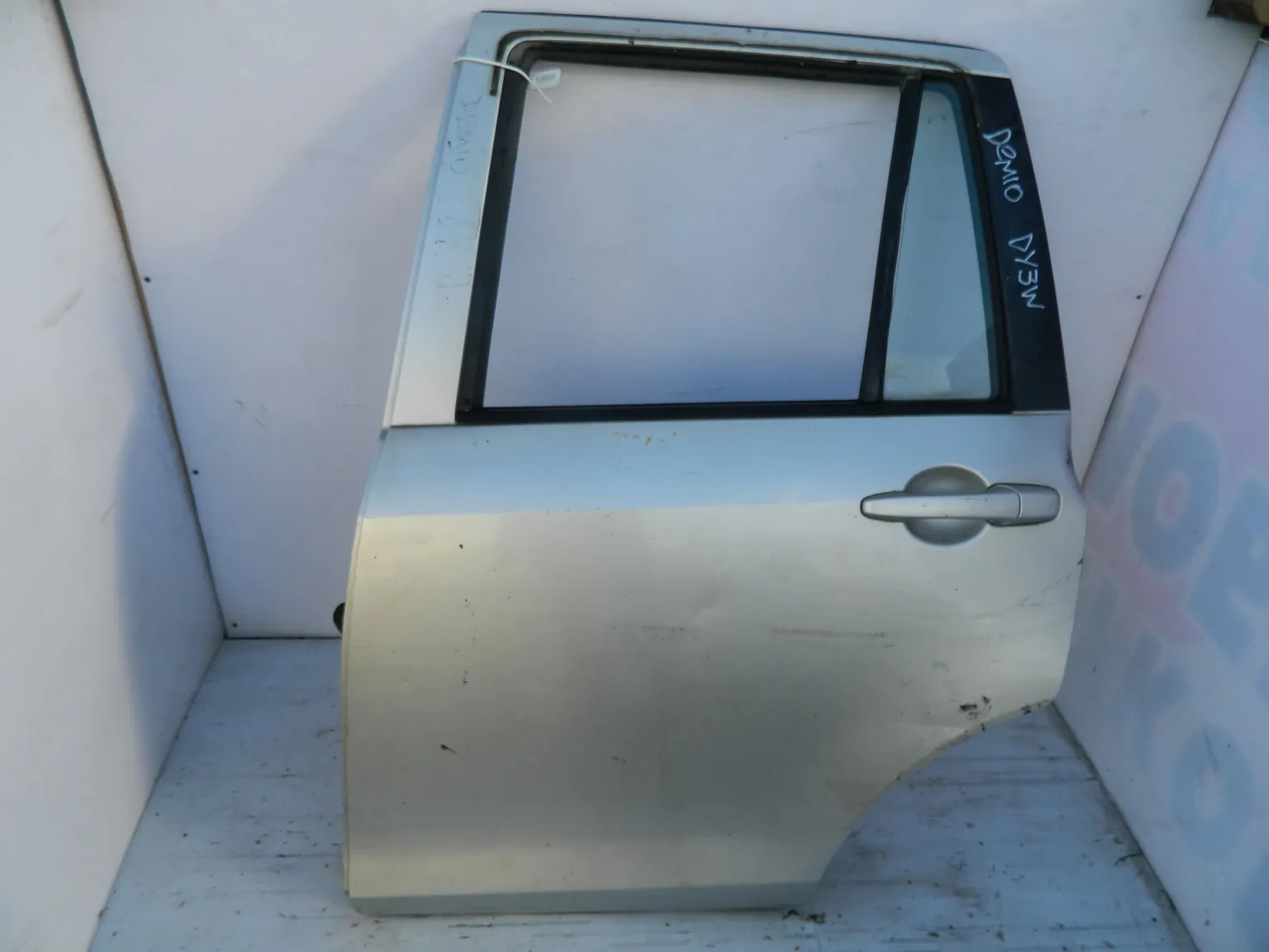 Дверь MAZDA DEMIO DY3W Зад Лев (Контрактный) 35021586 D35073020H