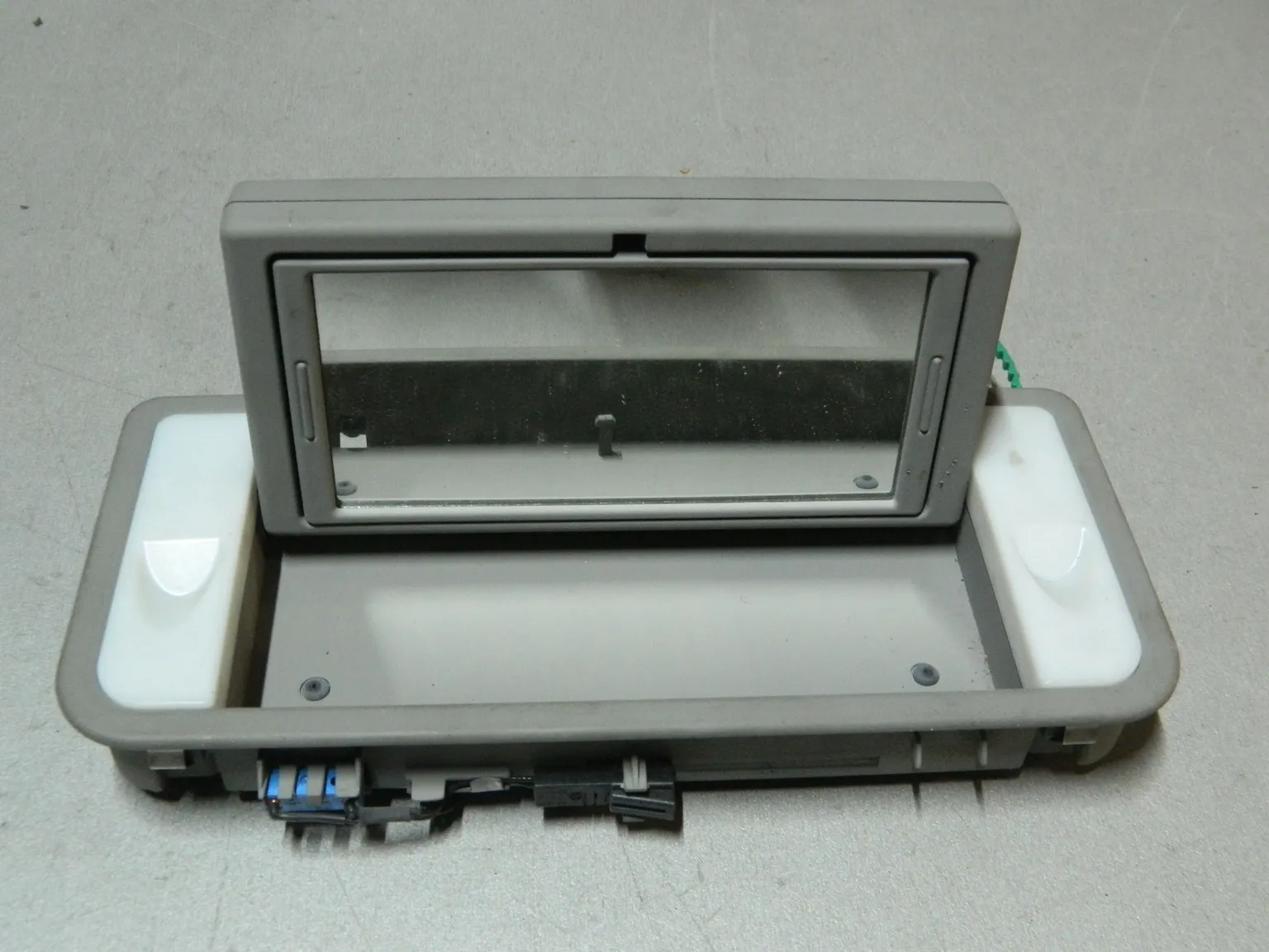 Плафон салона AUDI A8 4E2 (Б/У) 81540350