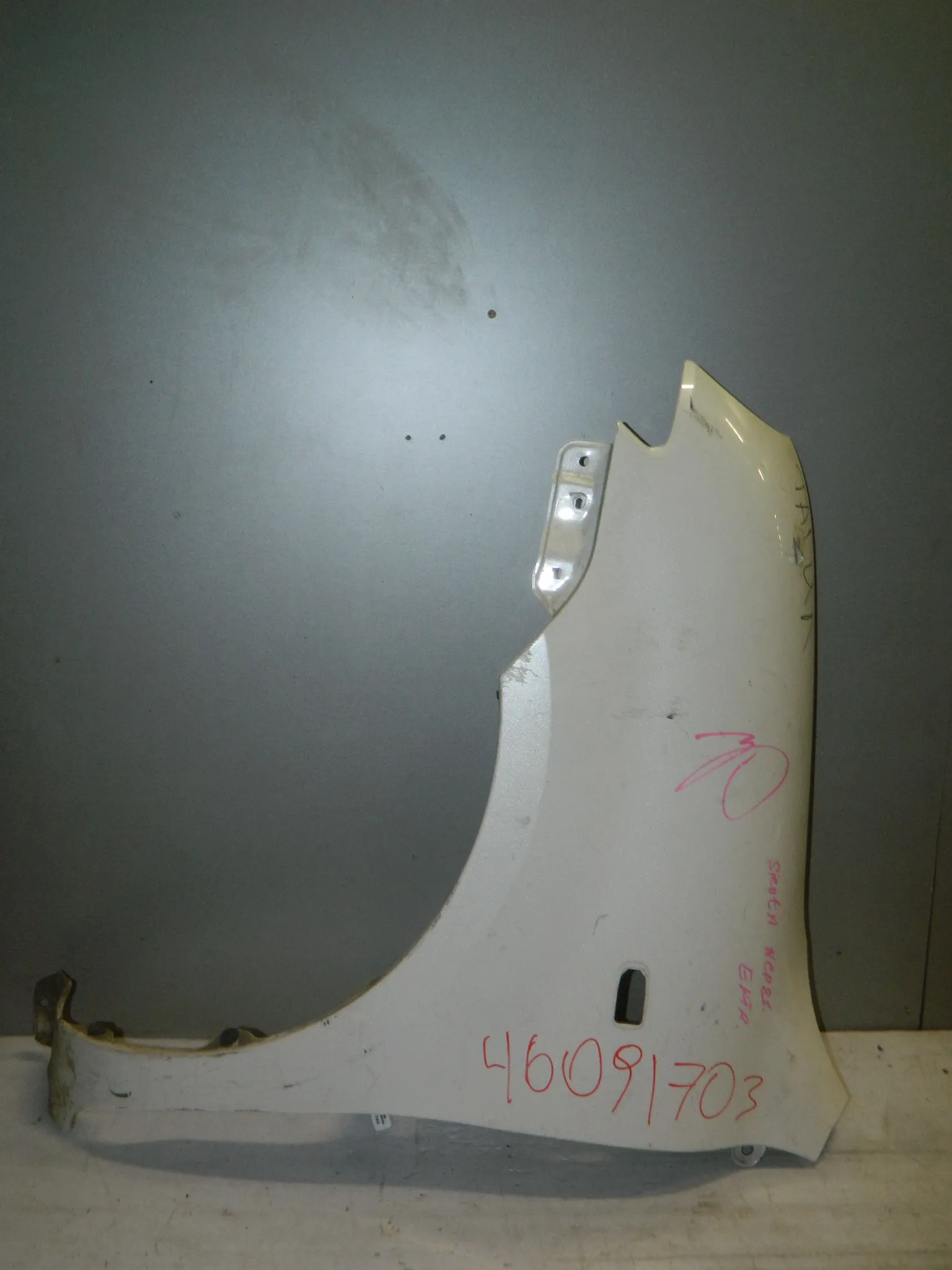 Крыло TOYOTA SIENTA NCP81 Перед Лев (Контрактный) 46091703