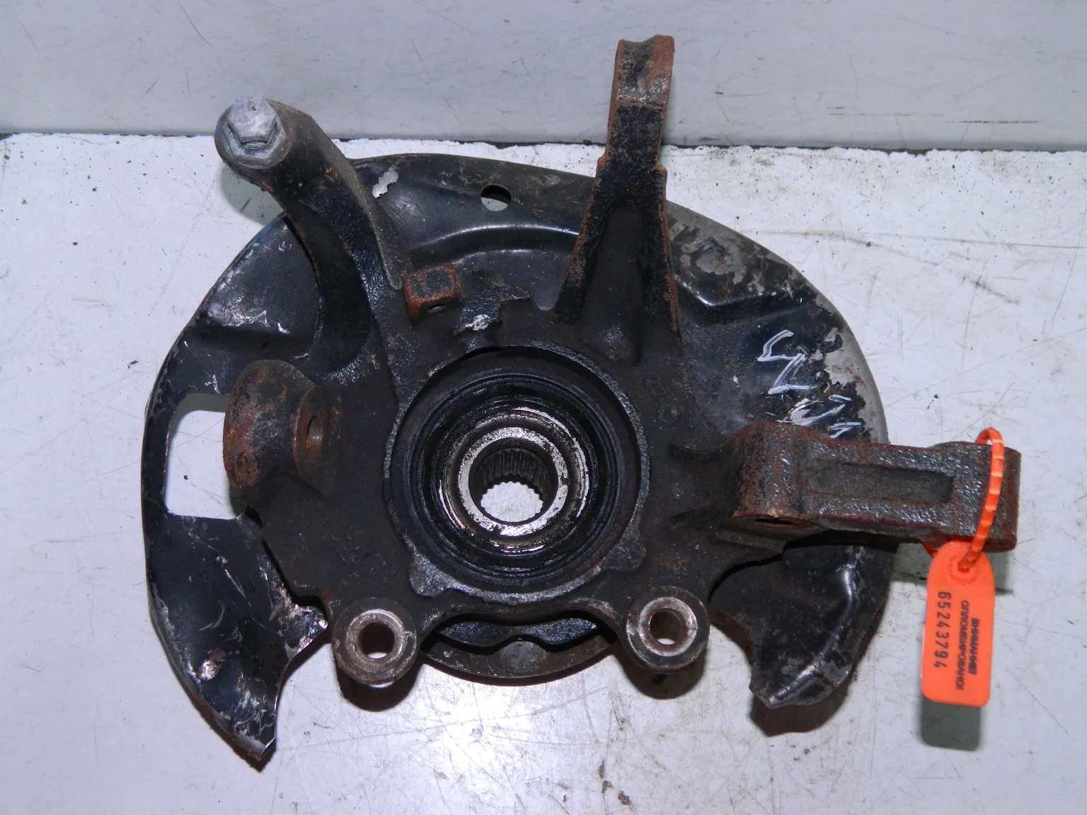 Ступица NISSAN AVENIR W11 Перед Лев (Контрактный) 65243794