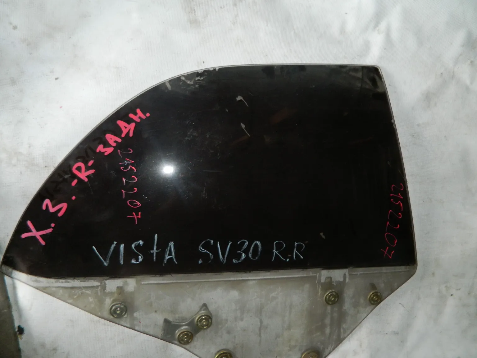 Стекло двери TOYOTA VISTA SV30 Задн. Прав (Контрактный) 2152207V