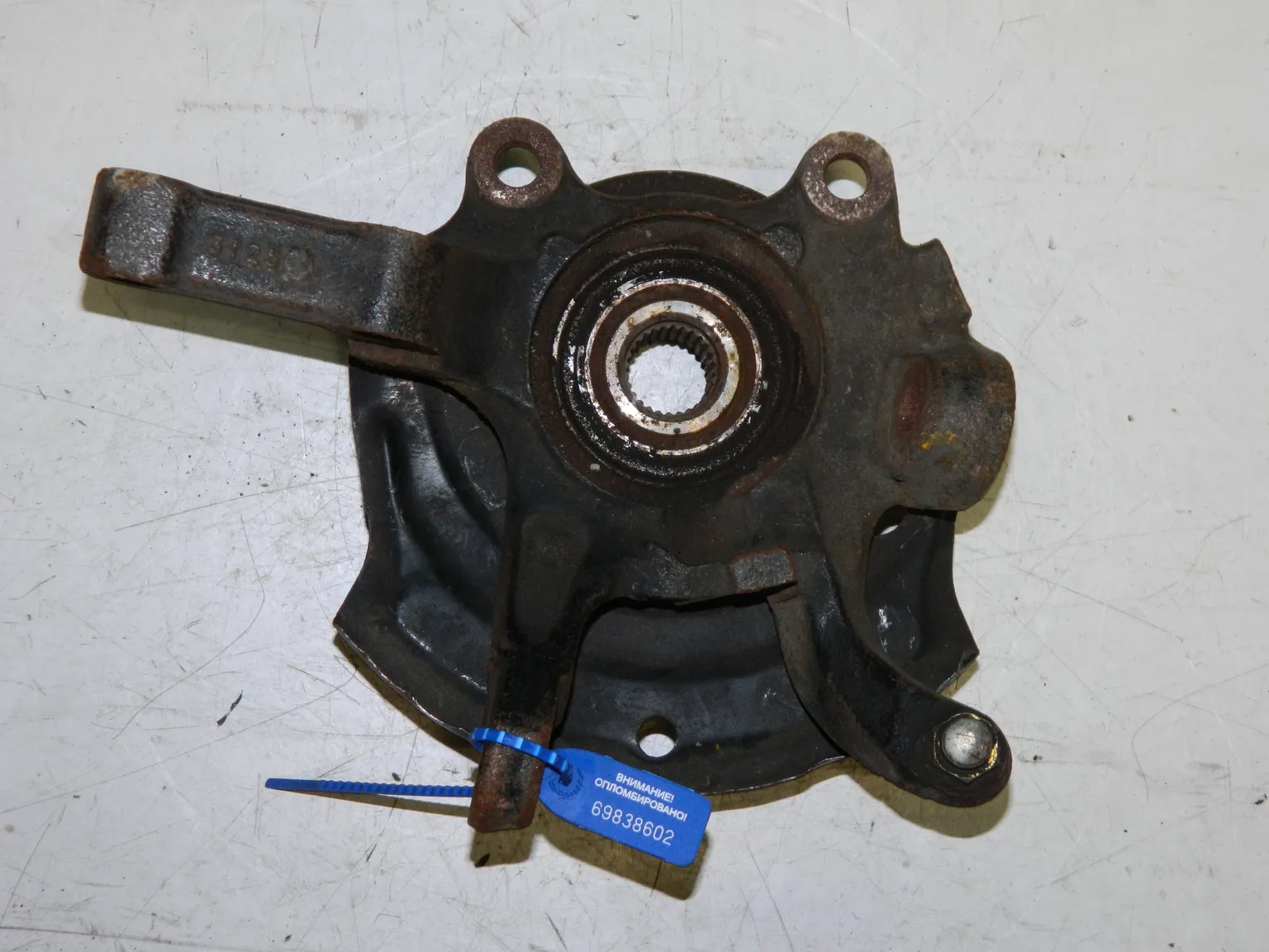 Ступица NISSAN TINO V10 Перед Лев (Контрактный) 69838602