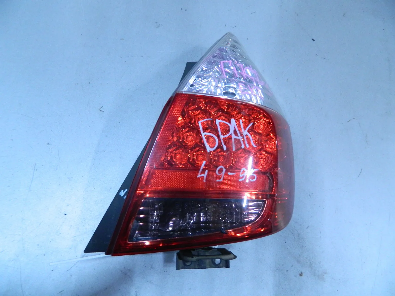 Фонарь HONDA FIT GD1 Зад Прав 4995 (Контрактный) 68000603