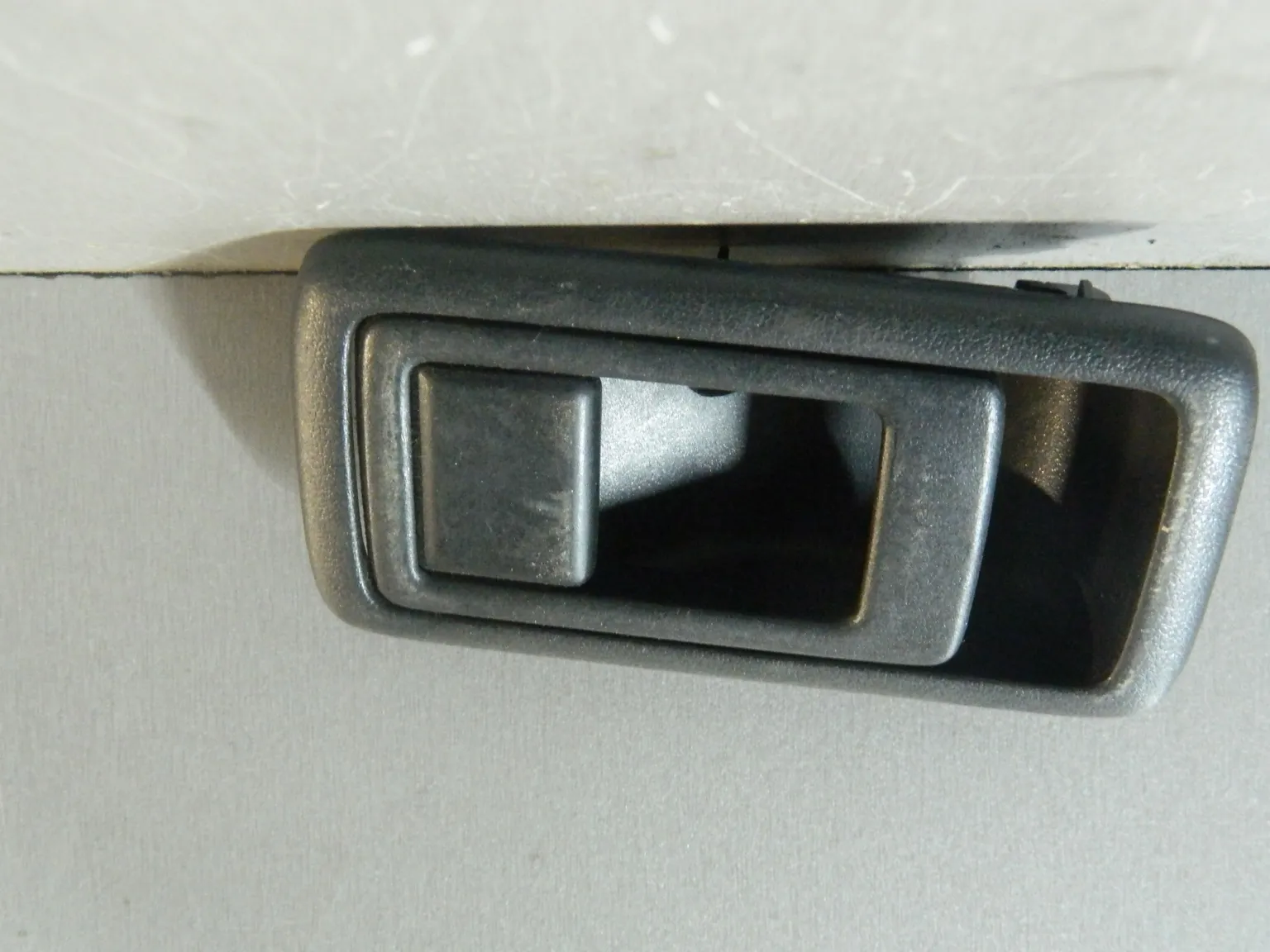 Ручка двери внутренняя TOYOTA CYNOS EL44 Лев (Контрактный) 81528322 6927816010