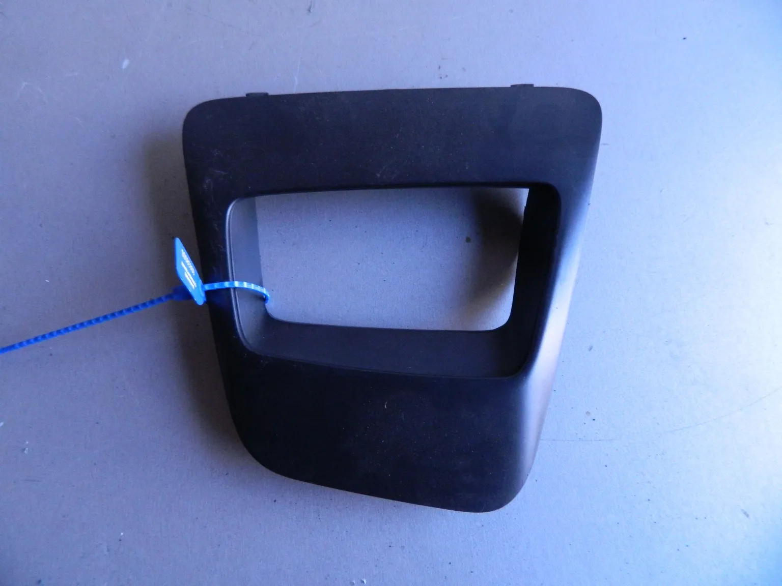 Накладка проекции стекла HYUNDAI EQUUS VI G6DA 2013-2015 (Б/У) 69838006