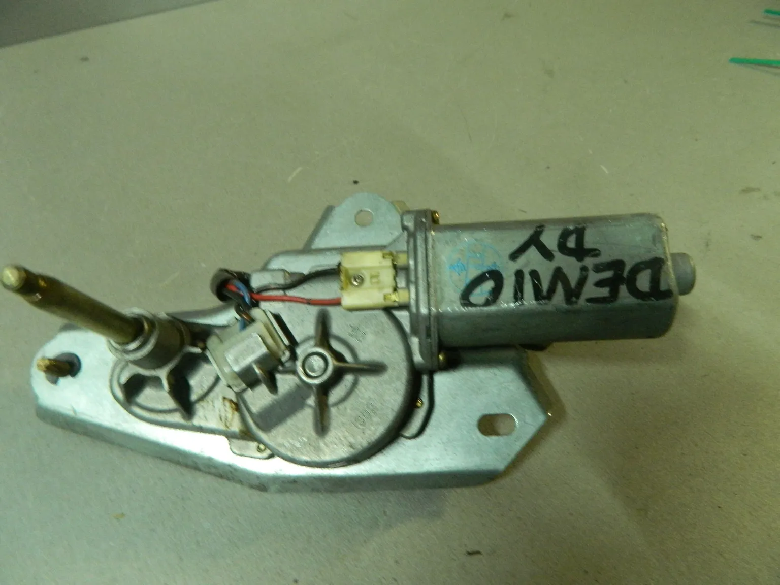 Мотор заднего дворника MAZDA DEMIO DY3W (Контрактный) 81528712