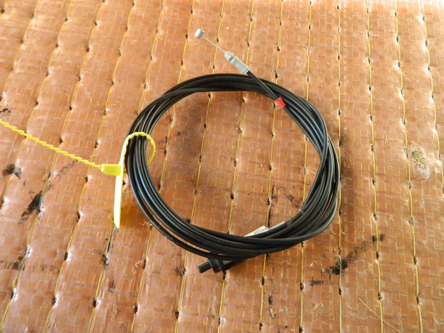 Трос лючка бензобака TOYOTA CAMRY ACV30 (Контрактный) 94603889 7703533110