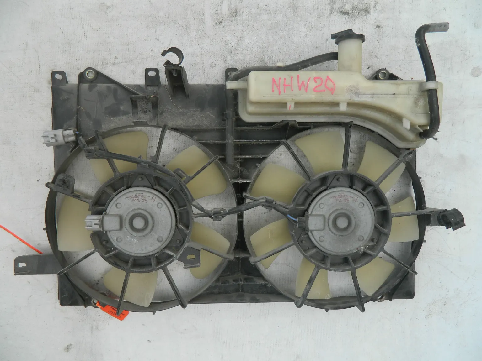 Диффузор радиатора TOYOTA PRIUS NHW20 (Контрактный) 72355164