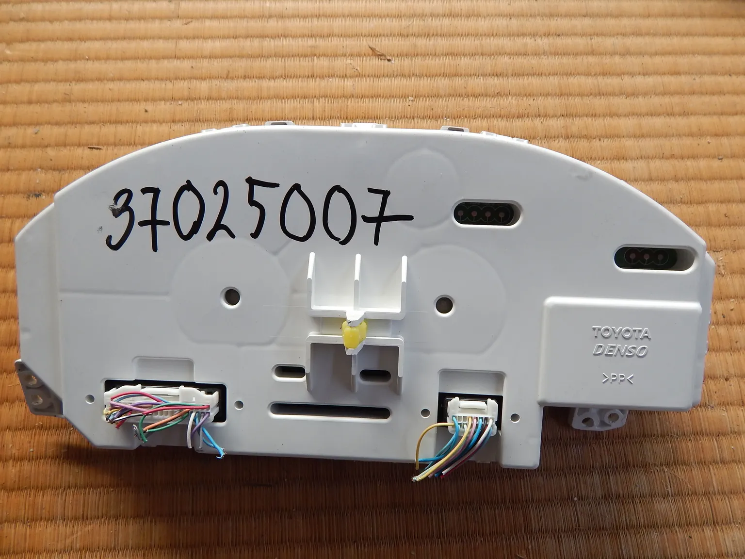 Приборная панель Toyota Sienta NCP81 (контрактный) 37025007