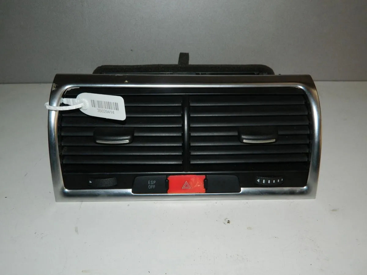 Дефлектор воздушный AUDI Q7 4L (Б/У) 35020414