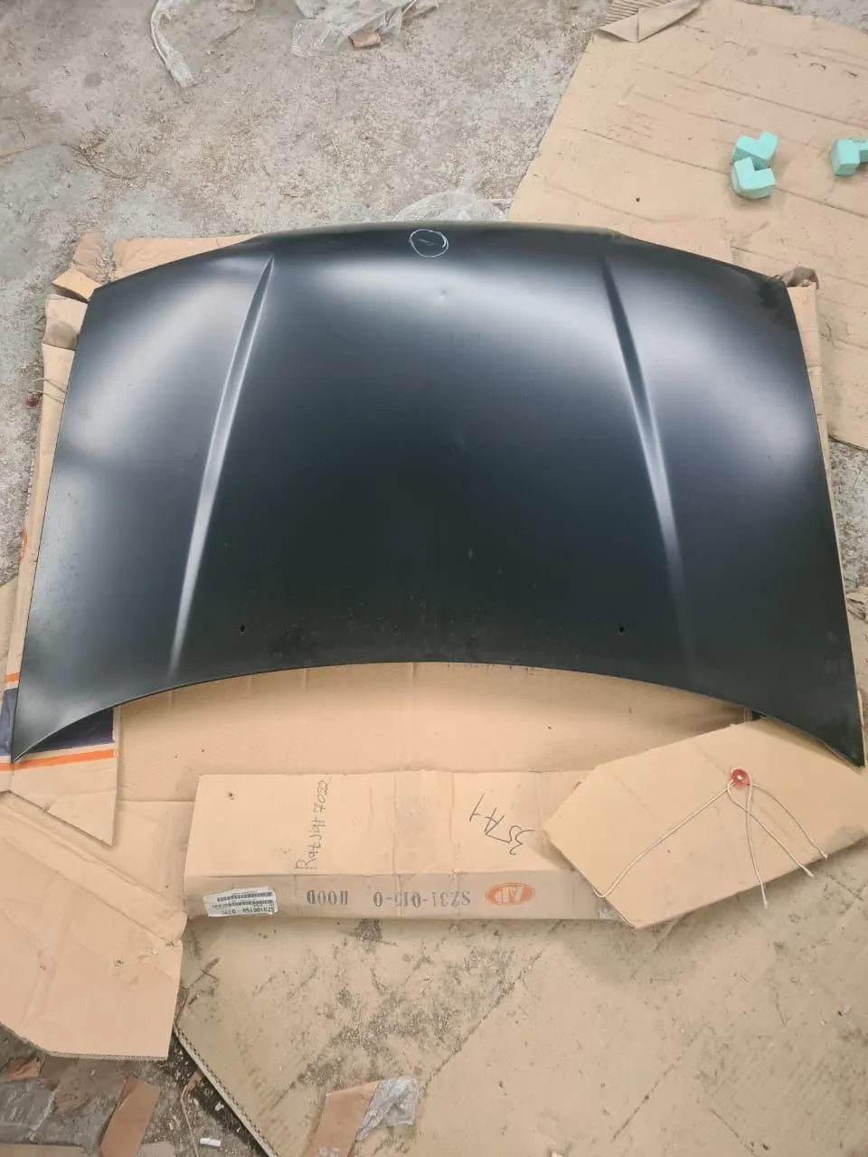 Капот API SZ31001500000 (Уценка)