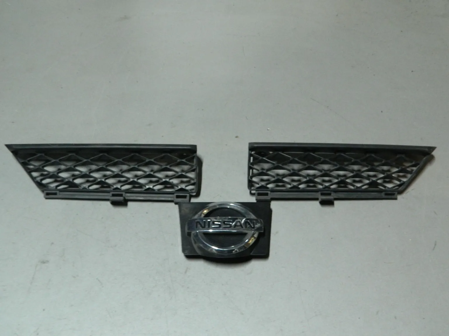 Решетка радиатора NISSAN WINGROAD WFY11 (Контрактный) 79773245