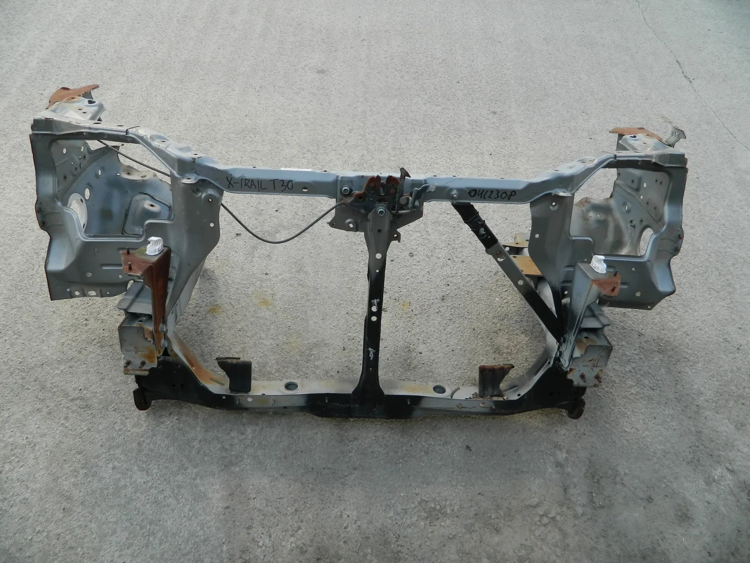 Рамка радиатора NISSAN X-TRAIL T30 (Контрактный) 0412308