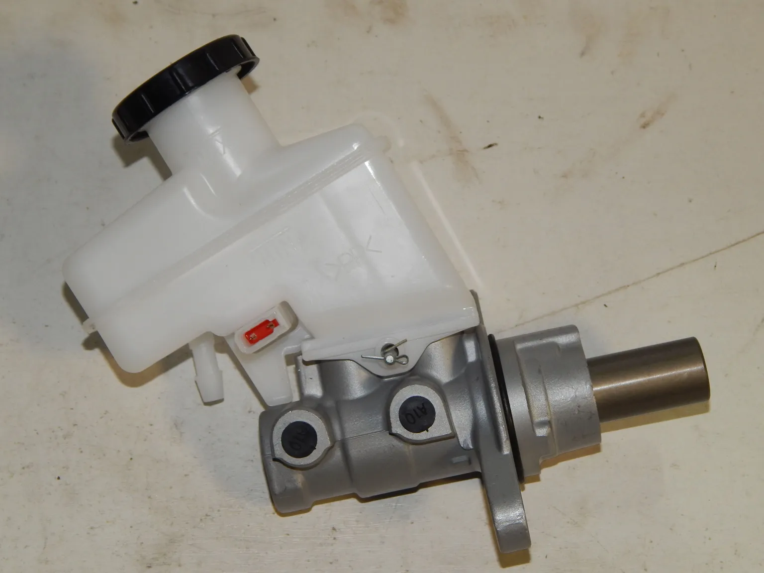 Главный тормозной цилиндр GENERAL PARTS 5110065J00 SUZUKI GRAND VITARA 05- TD54V / TD94V / TDA4V