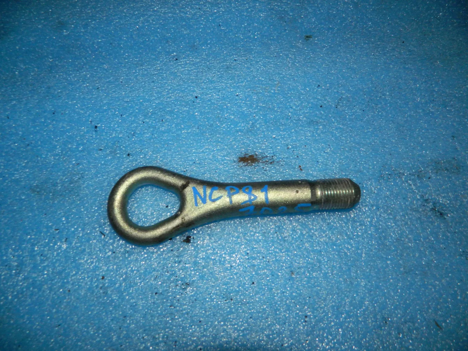 Крюк буксировочный TOYOTA SIENTA NCP81 (Контрактный) 37025603