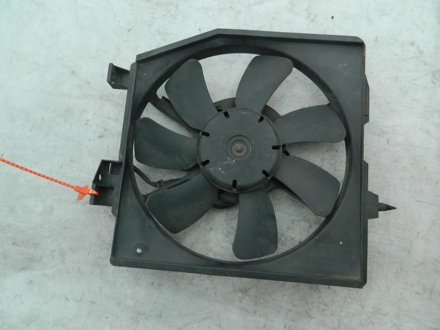 Диффузор радиатора MAZDA FAMILIA BJ5P (Контрактный) 72367999