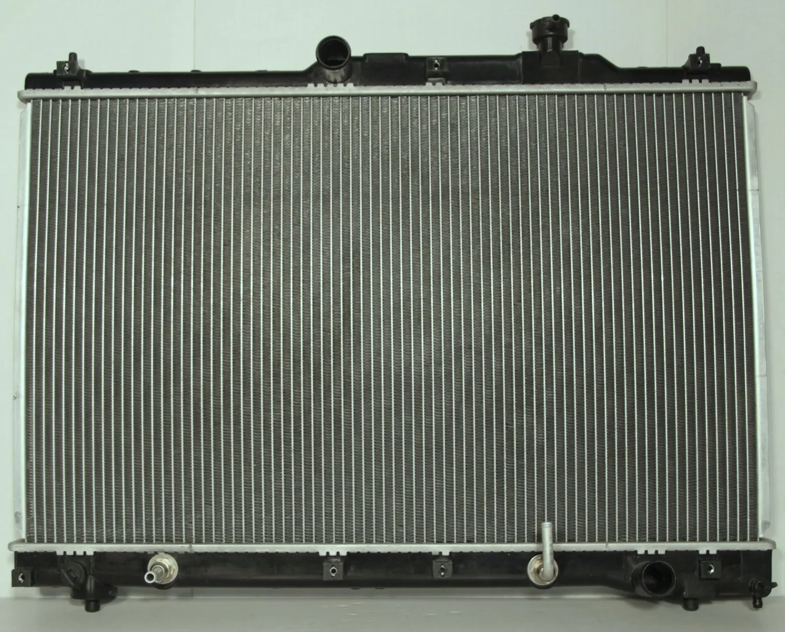 Радиатор охлаждения TERMAL 284657 TOYOTA ESTIMA / PREVIA ACR30 2.4 (00-06) 1640028100
