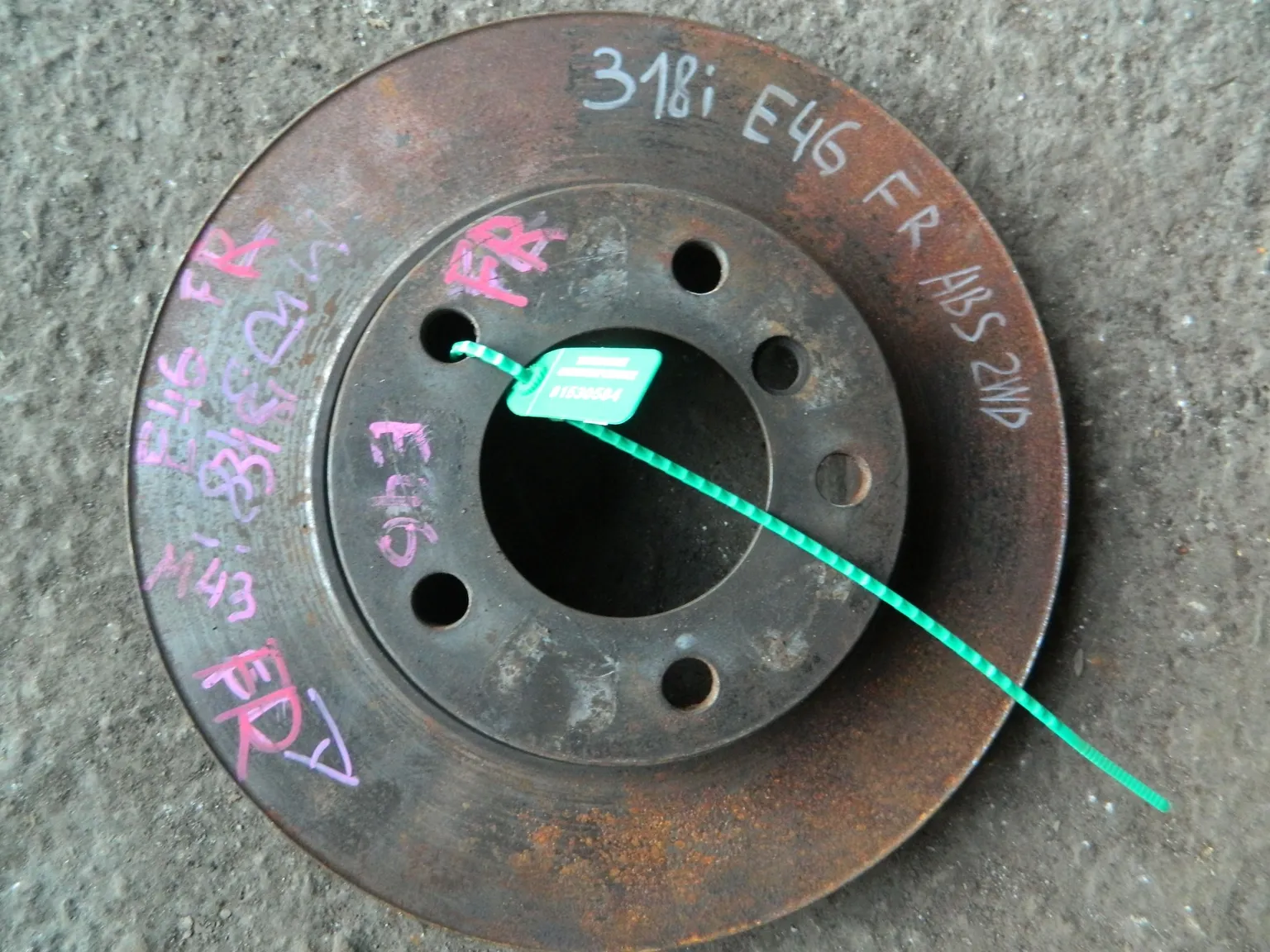 Диск тормозной BMW 3-Series E46 Перед (Контрактный) 81530584