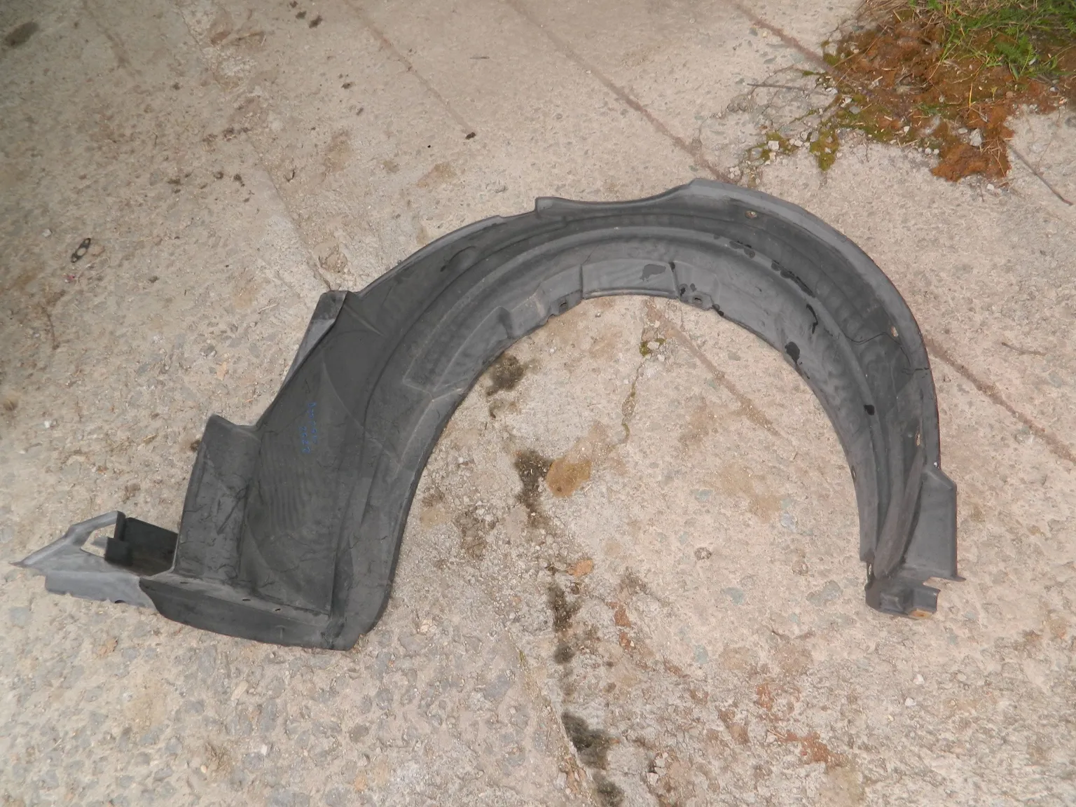 Подкрылок TOYOTA AVENSIS AZT250 Перед Прав (Контрактный) 1081130108