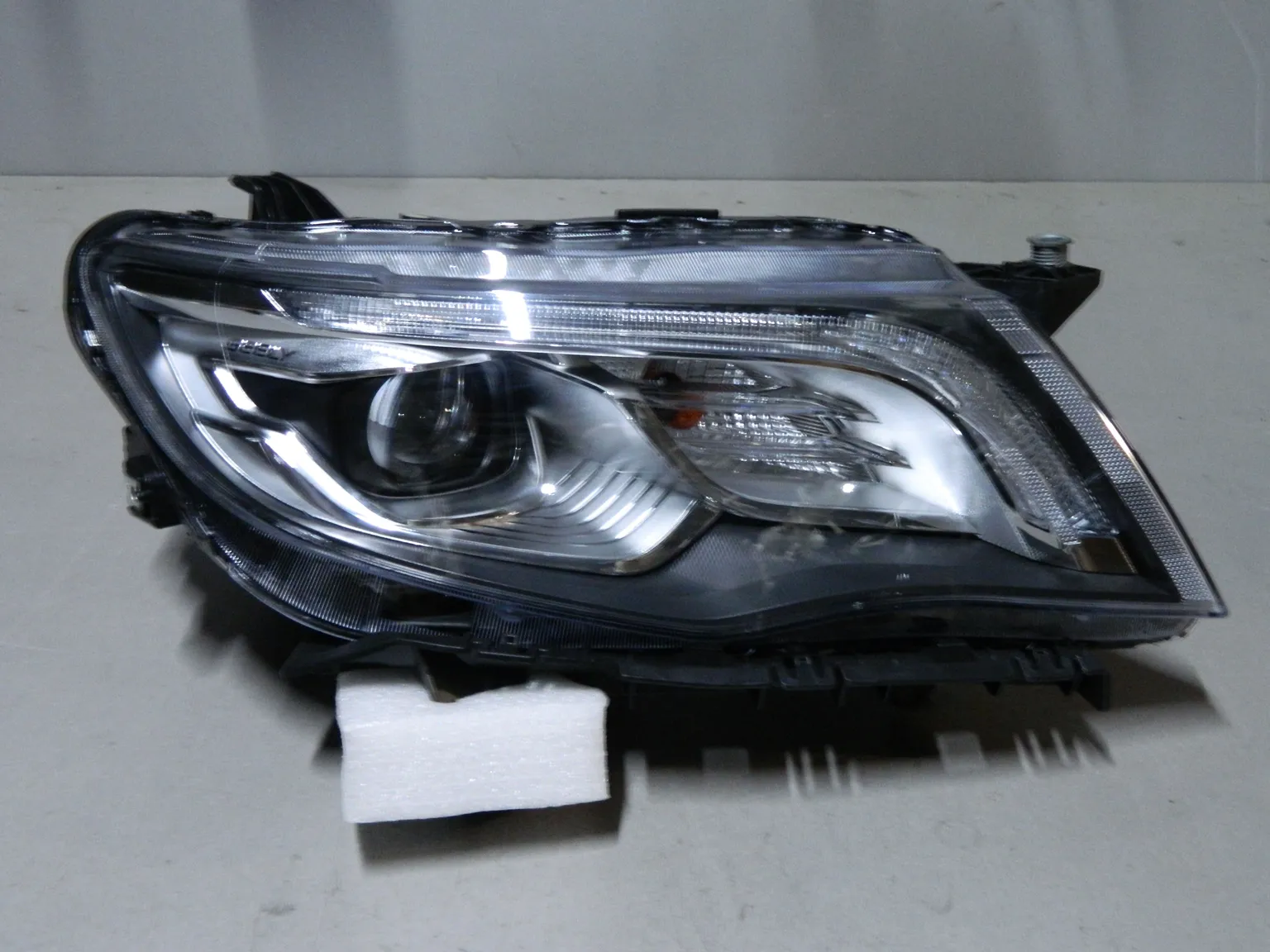 Фара JORDEN JH02ATS001LEDR GEELY ATLAS 16- LED RH